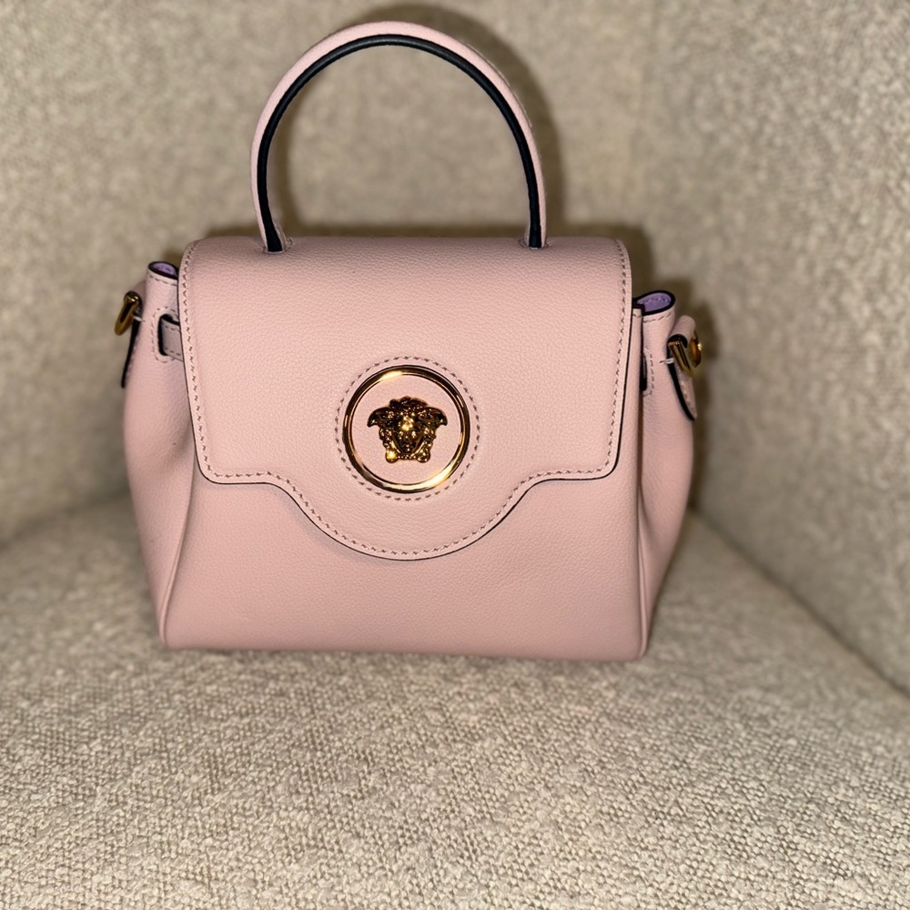 NEW THIS SEASON LA MEDUSA SMALL HANDBAG